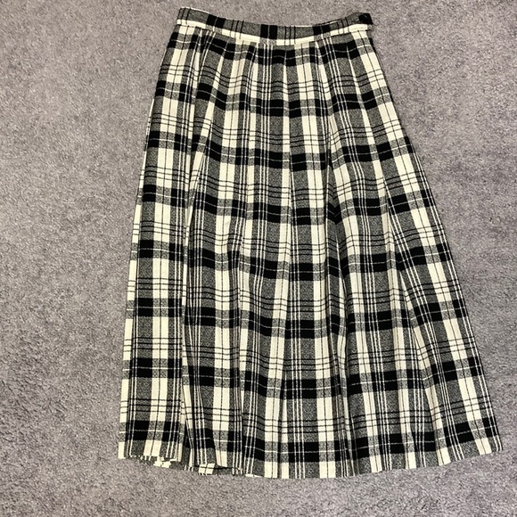 Pendleton Dresses & Skirts - Miss Pendleton vintage black and off white plaid wool skirt